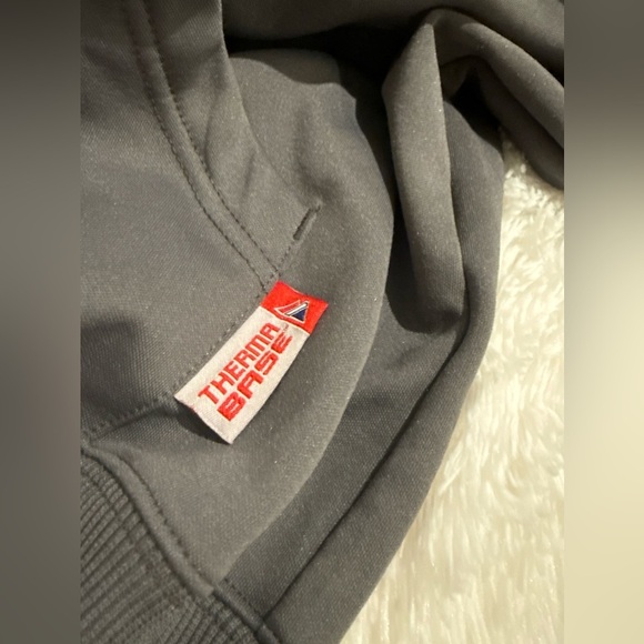 New York Yankees Gray Pullover Hoodie Majestic MLB Size M Therma Base - Picture 4 of 5